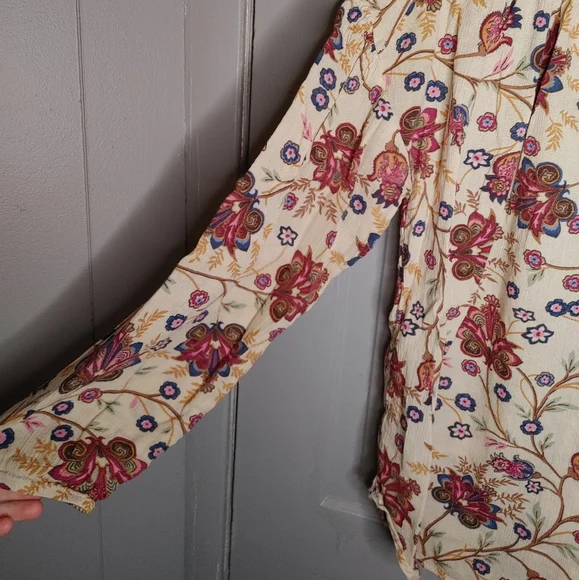 2/$30 Chaps Floral Blouse - Picture 4 of 6